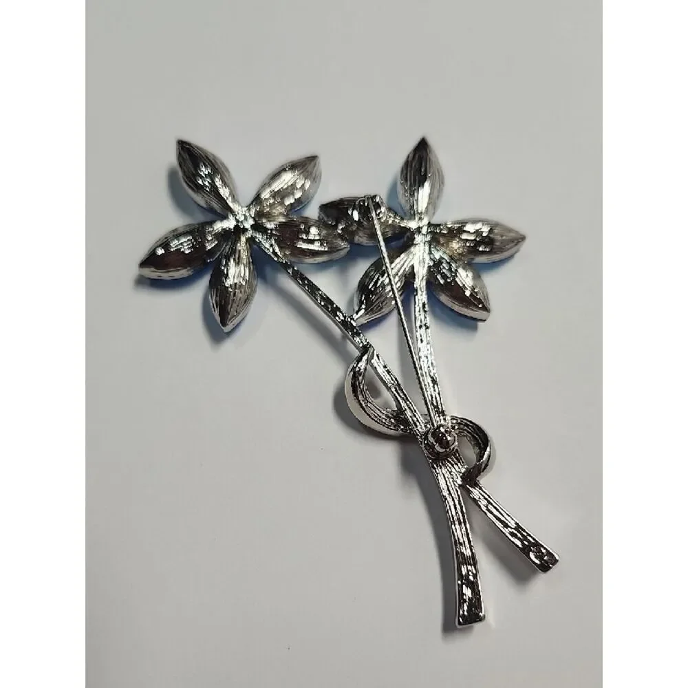 Vintage Avon Fashion Blue Rhinestone Flower Pin Brooch